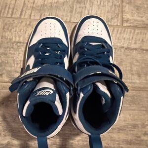 Nike big kids 4.5Y